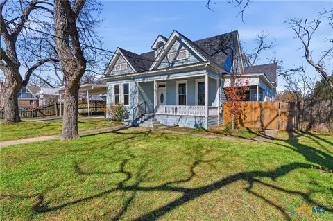222 E Cedar St, Seguin, TX 78155
