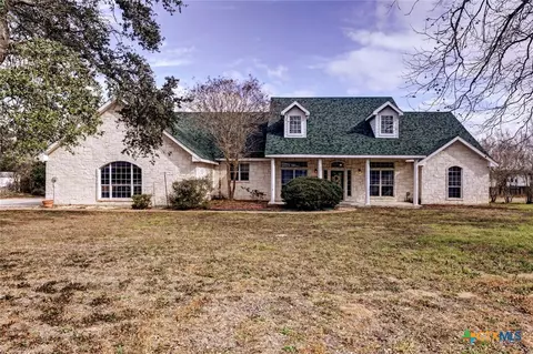 307 SE Main St, Stockdale, TX 78160