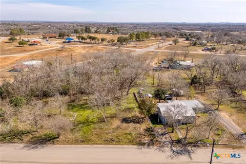 1018 N Hackberry Ave, Luling, TX 78648 photo 2