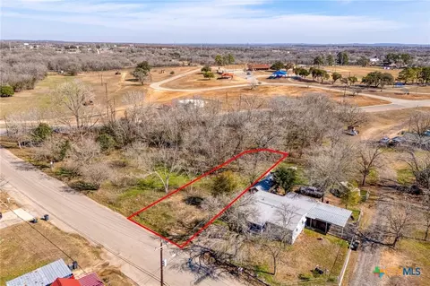 1018 N Hackberry Ave, Luling, TX 78648