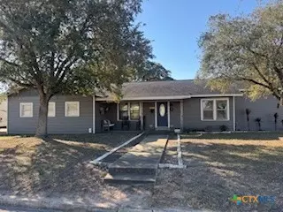 1011 E Main St, Cuero, TX 77954