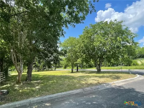557 Silva St, Seguin, TX 78155