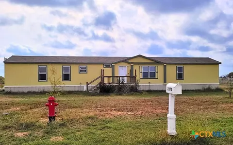 2072 County Road 421, Stockdale, TX 78160