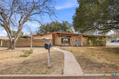 1604 Gardien St, Gonzales, TX 78629