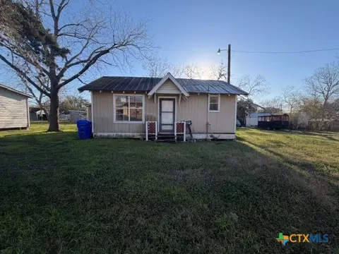 802 Cadwell, Yoakum, TX 77995