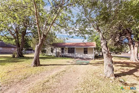 120 Crescent Dr, Victoria, TX 77905