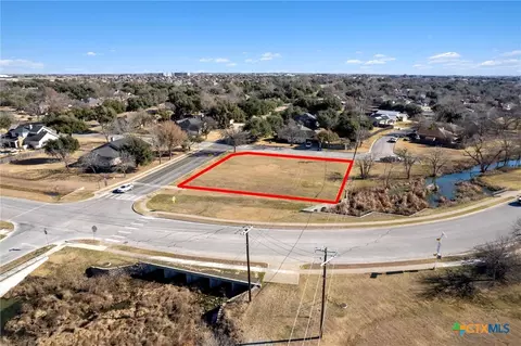 3949 Pinehurst Dr, Taylor, TX 76574 photo 5