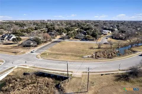 3949 Pinehurst Dr, Taylor, TX 76574 photo 6