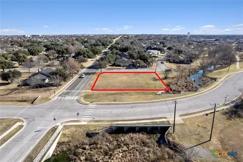 3949 Pinehurst Dr, Taylor, TX 76574 photo 3