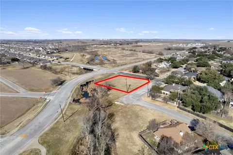 3949 Pinehurst Dr, Taylor, TX 76574 photo 7