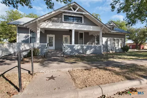 107 W 5th St, Lampasas, TX 76550
