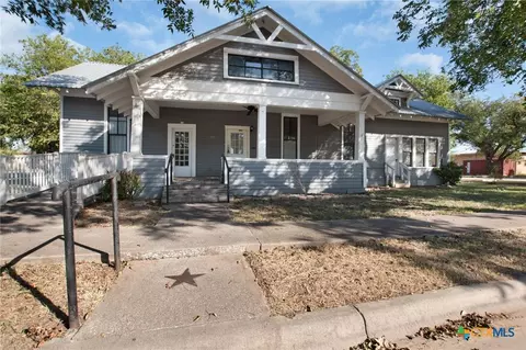 107 W 5th St, Lampasas, TX 76550