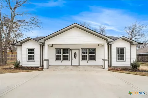3811 Waterwood Pass Dr, Elmendorf, TX 78112