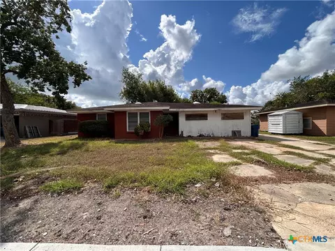 2012 Leon Dr, Port Lavaca, TX 77979