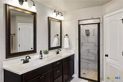 Bath - 2002 Rustic Manor Dr, Temple, TX 76502 photo 3 of 3