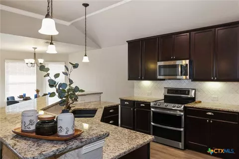 Kitchen - 2002 Rustic Manor Dr, Temple, TX 76502 photo 2 of 2