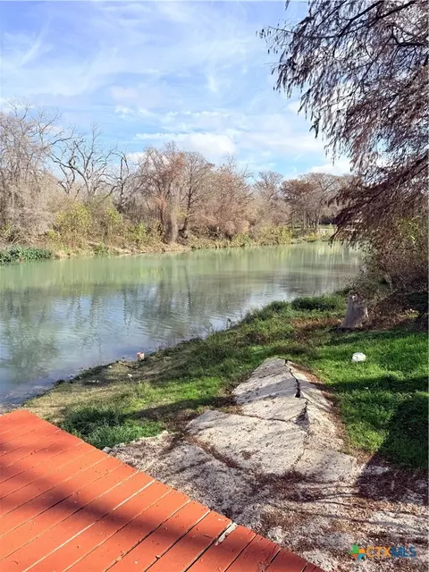 219 Pet St, Seguin, TX 78155