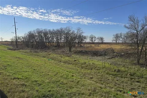 2335 Us 77, Lott, TX 76656