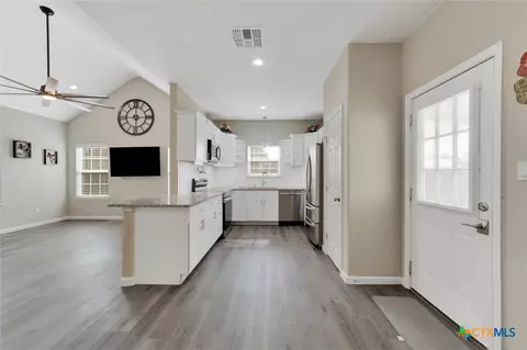 320 Holly Ave, Luling, TX 78648