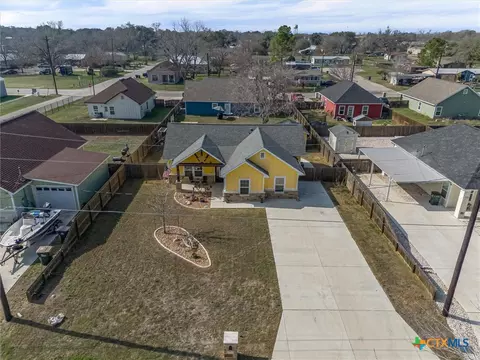View/Area - 320 Holly Ave, Luling, TX 78648 photo 1 of 5