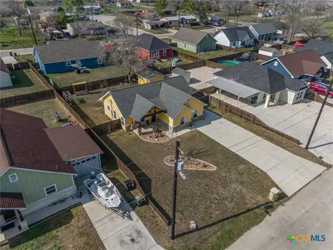 View/Area - 320 Holly Ave, Luling, TX 78648 photo 3 of 5