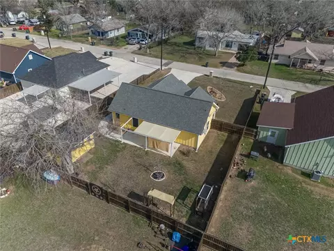 View/Area - 320 Holly Ave, Luling, TX 78648 photo 4 of 5