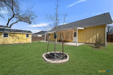 Exterior - 320 Holly Ave, Luling, TX 78648 photo 4 of 5