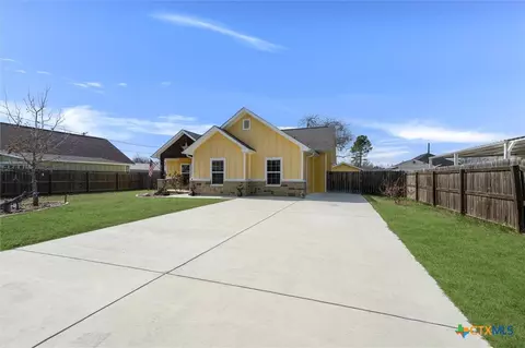 Exterior - 320 Holly Ave, Luling, TX 78648 photo 2 of 5