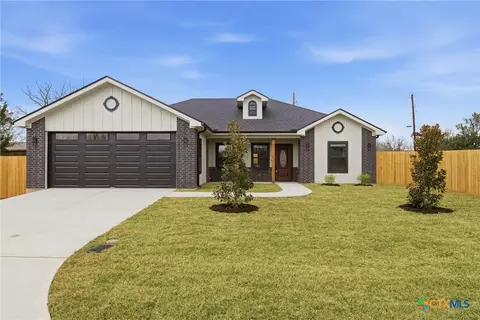 413 E Hamilton Ave, Rockdale, TX 76567