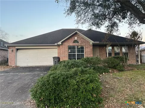 111 Village Grn, Victoria, TX 77904