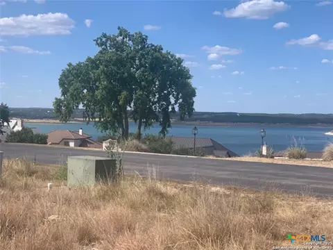 523 Oak Shores Dr, Canyon Lake, TX 78133
