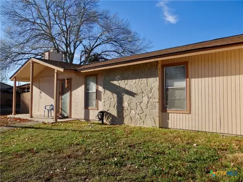 1051 Country Club Dr #16, Seguin, TX 78155