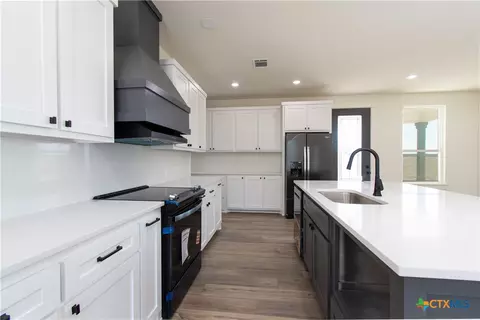 Kitchen - 4295 Stringtown Rd, Temple, TX 76501 photo 2 of 2