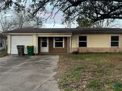 806 E Polk Ave, Victoria, TX 77901