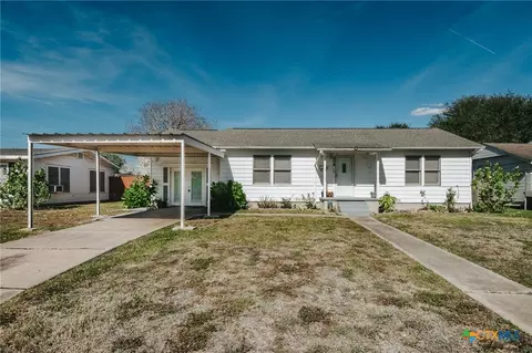 904 E Mistletoe Ave, Victoria, TX 77901