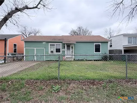 1510 E Mimosa Ave, Victoria, TX 77901