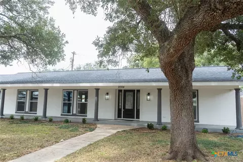 2704 E Loma Vista Ave, Victoria, TX 77901