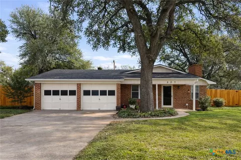 507 E Avenue G, Rosebud, TX 76570