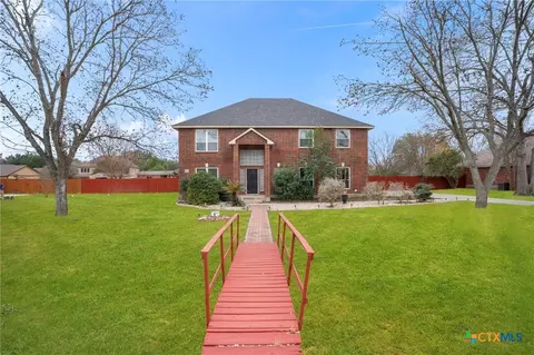 175 Plantation Dr, Seguin, TX 78155