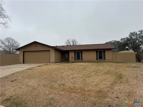 104 Alamo Cir, Cuero, TX 77954