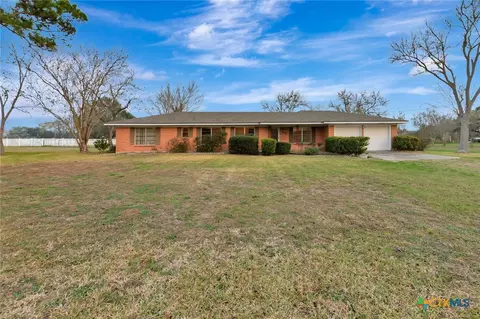 711 Northgate Rd, Victoria, TX 77904
