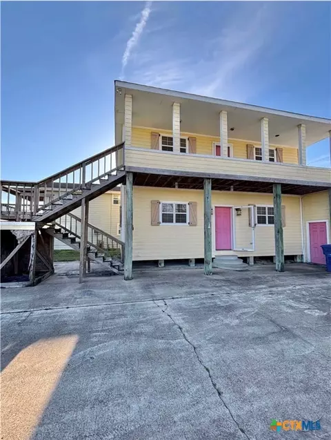 1306 W Madison Ave, Port O'connor, TX 77982