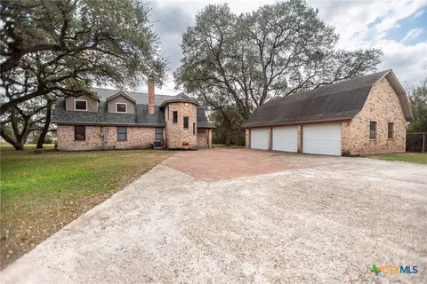 363 Kolle St, Inez, TX 77968
