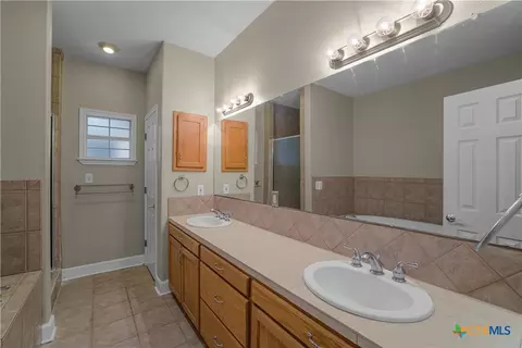 Bath - 233 Post Oak Bnd, Inez, TX 77968 photo 3 of 10
