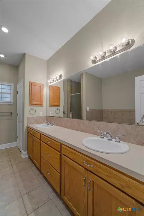 Bath - 233 Post Oak Bnd, Inez, TX 77968 photo 1 of 10