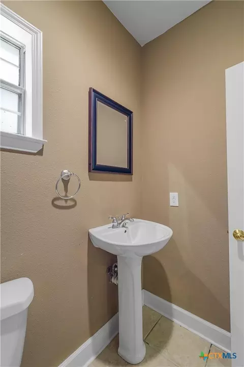 Bath - 233 Post Oak Bnd, Inez, TX 77968 photo 5 of 10