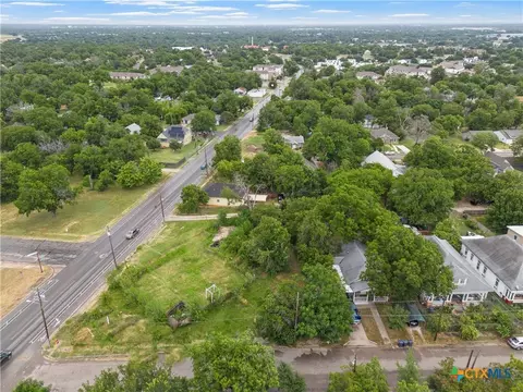 1407 N 12th St, Waco, TX 76707