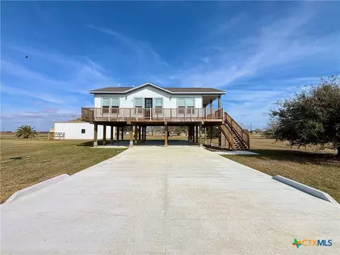 43 Buckskin Dr, Palacios, TX 77465