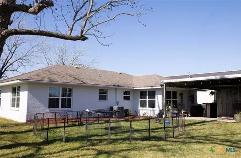8652 State Highway 111 W, Yoakum, TX 77995