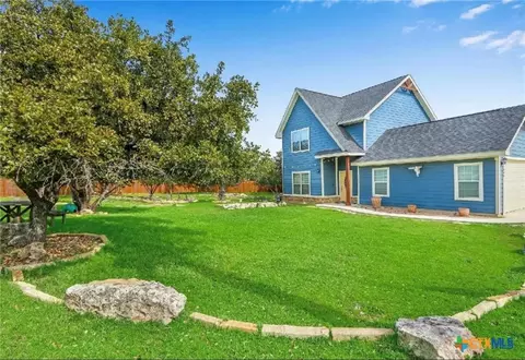 1009 Eagle Flight Dr, Canyon Lake, TX 78133